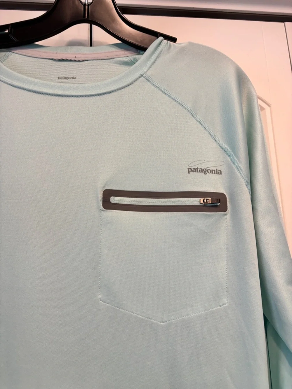 Patagonia Light Aqua Pullover Long-Sleeve Shirt with Zip Pocket - Picture 4 of 7